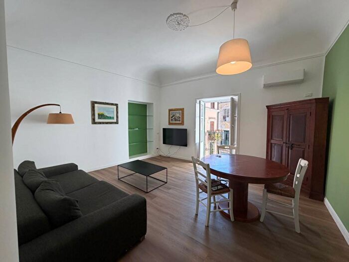Appartamento bilocale in affitto in Via Cassari, Castellammare, Palermo