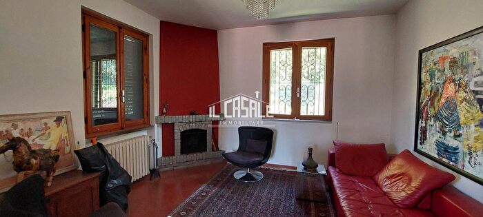 Casa con 7 locali in vendita in Dicomano