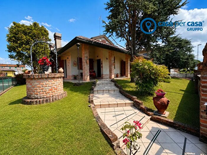 Casa con 7 locali in vendita in Via Stefano Mongini, Riva del Po