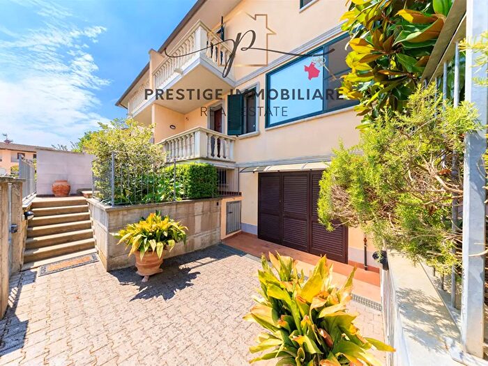 Casa con 5 locali in vendita in Collesalvetti