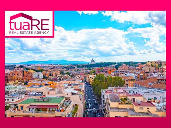 Appartamento trilocale in vendita in Via Ugo De Carolis, Roma