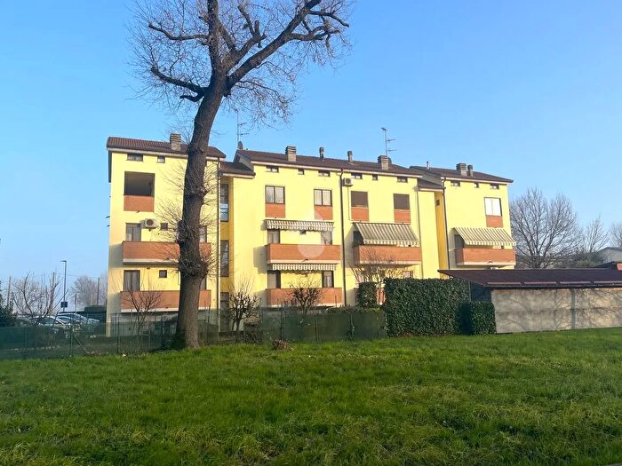 Appartamento trilocale in vendita in Str Dani Maestà, Parma