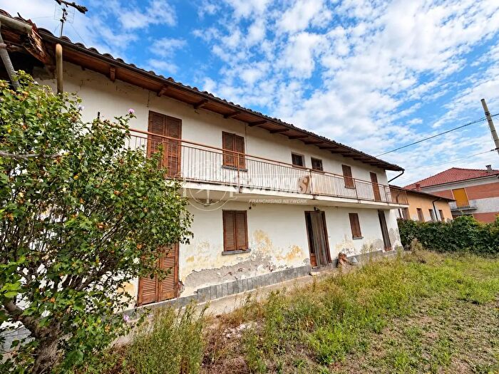 Casa con 8 locali in vendita in Località Mellea, Fossano