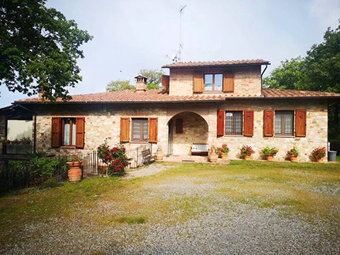 Casa con 12 locali in vendita in Castelnuovo Berardenga
