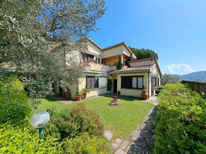 Appartamento con 5 locali in affitto in Via Bolognese, Firenze