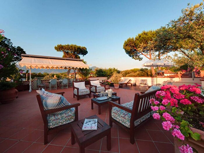 Casa con 6 locali in affitto in Centro, Forte dei Marmi