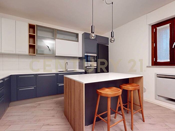 Appartamento trilocale in affitto in Via Luigi Mengoni, Bisceglie, Milano