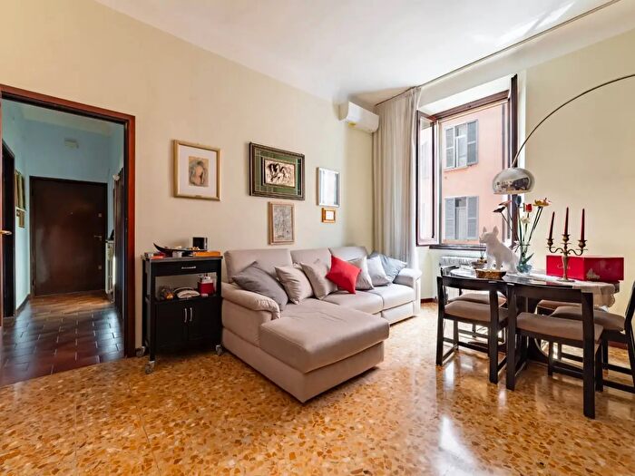 Appartamento quadrilocale in vendita in Via Orti, Milano