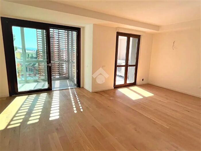 Appartamento trilocale in vendita in Via Adriatica, Perugia