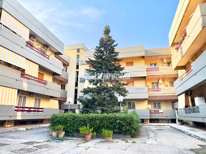 Appartamento con 5 locali in vendita in Via della Resistenza, Bitritto
