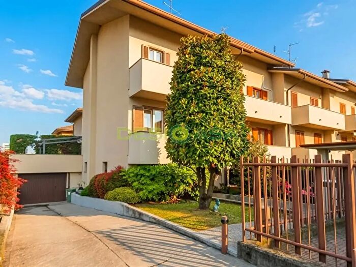 Casa con 5 locali in vendita in Via dei Mariani, Desio