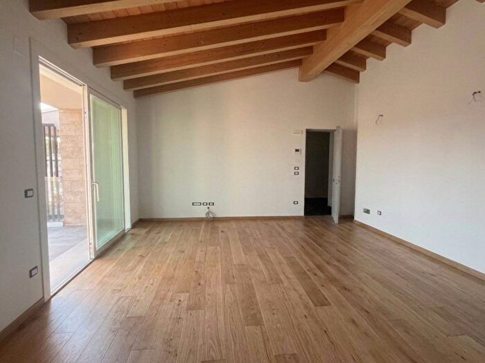 Casa trilocale in vendita in Largo San Giorgio, Centro, Noale