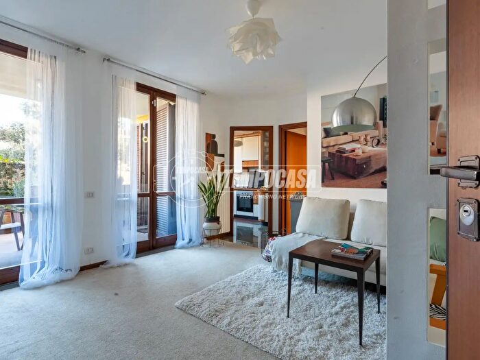 Appartamento trilocale in vendita in Via Vittorio Veneto, Bollate