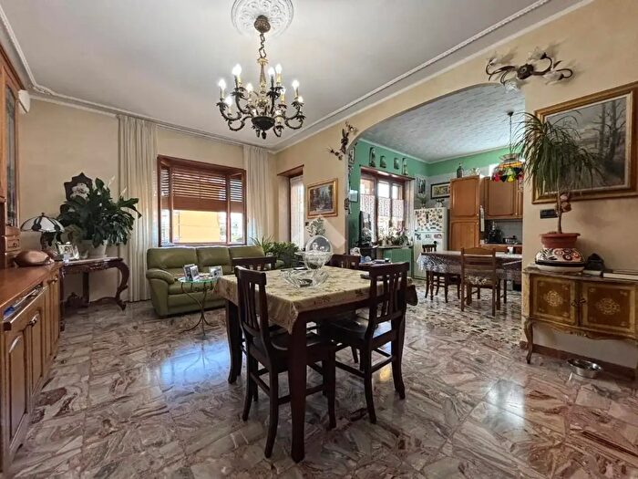 Appartamento con 5 locali in vendita in Via Beinasco, None