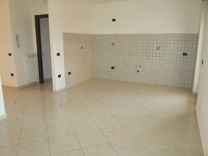 Appartamento con 5 locali in vendita in Via G Falcone, Mondragone