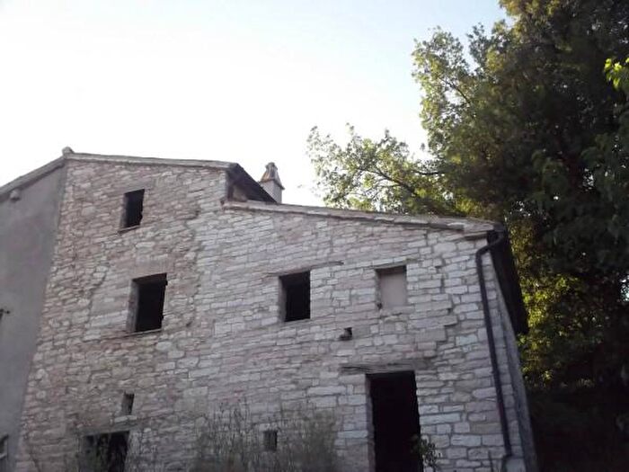 Casa trilocale in vendita in Località Monte Scatto, Cagli