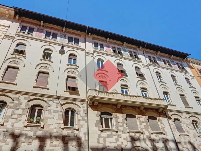 Appartamento trilocale in vendita in Via Toscana, Roma