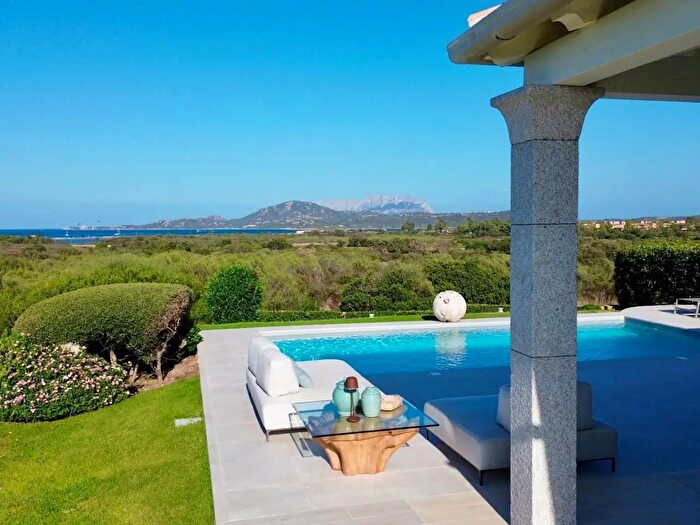 Casa quadrilocale in vendita in Via Punta Saline, Olbia