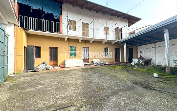 Casa con 6 locali in vendita in Via Palestro, Vestigne