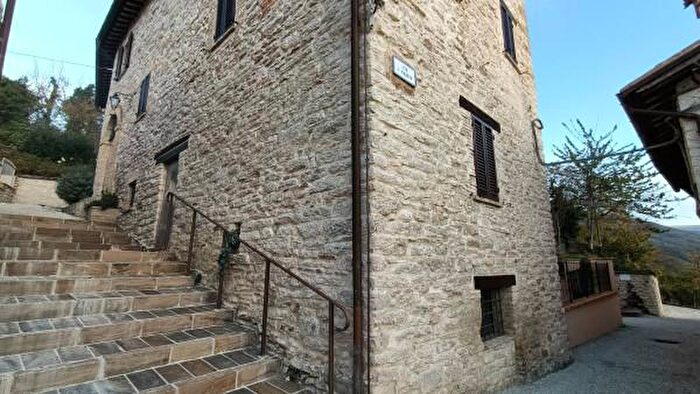 Casa trilocale in vendita in Via San Maroto, Valfornace