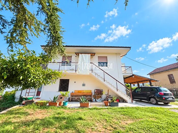 Casa quadrilocale in vendita in Frazione Barcara, Refrancore