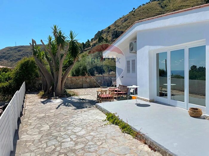 Casa quadrilocale in vendita in Via Grotta Mazzamuto, Altavilla Milicia