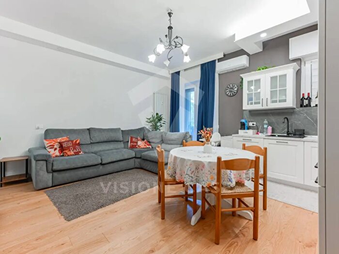 Appartamento trilocale in vendita in Viale Ungheria, Milano
