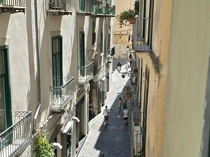 Appartamento trilocale in vendita in Largo Conservatorio Vecchio, Salerno