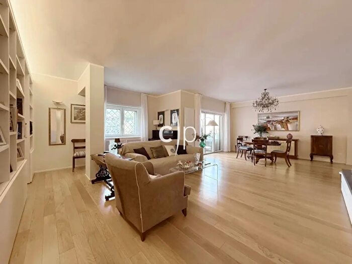 Appartamento quadrilocale in vendita in Via Voltaire, Roma