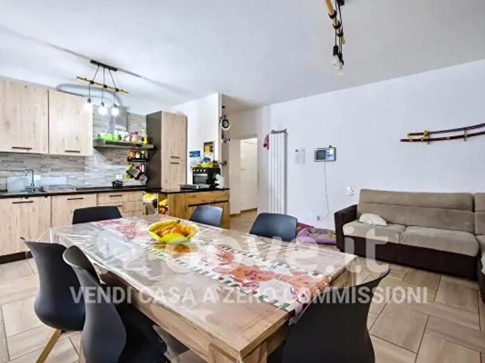 Appartamento quadrilocale in vendita in Via Italia, Carnago