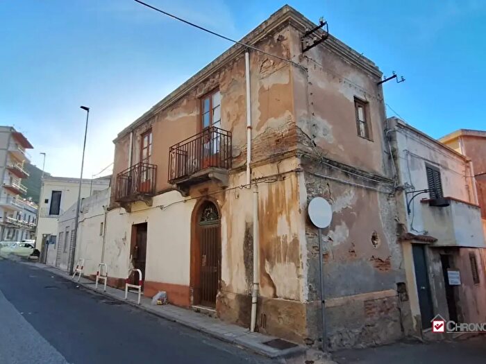 Appartamento con 6 locali in vendita in Bordonaro, Messina