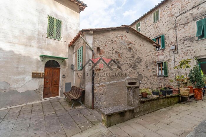 Casa quadrilocale in vendita in Castelnuovo Val Di Cecina