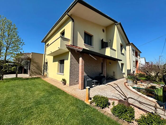 Casa quadrilocale in vendita in Via Matteotti, Noventa Vicentina