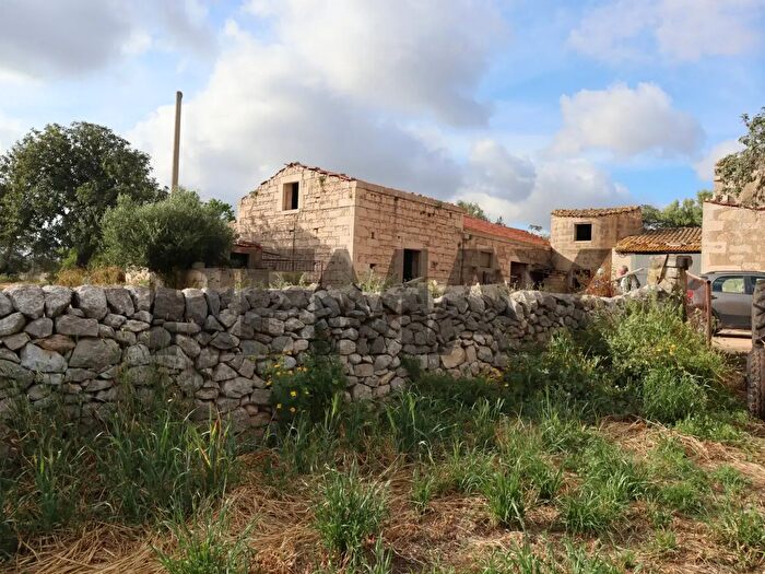 Casa con 10 locali in vendita in Contrada Magazzè Snc, Ragusa