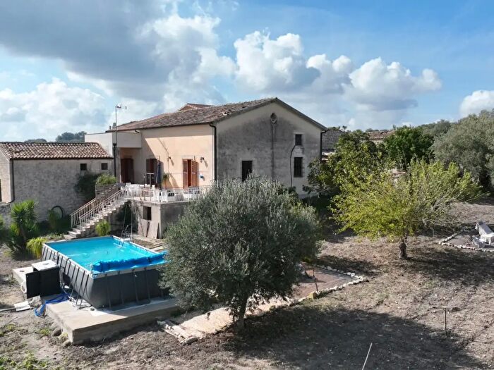 Casa con 6 locali in vendita in Vanella, Modica