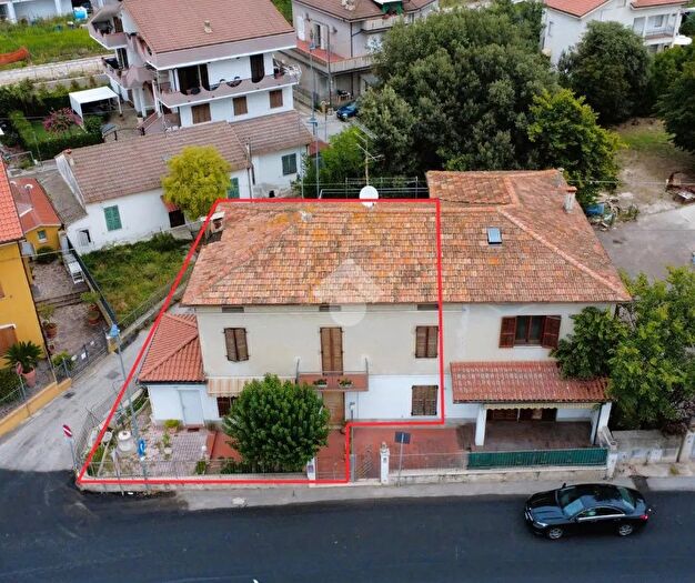 Casa con 6 locali in vendita in Str del Casone O Molino, Civitanova Marche