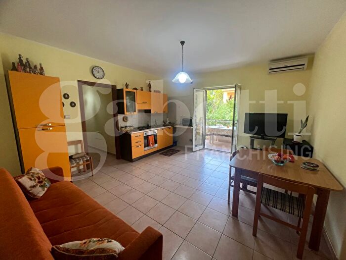 Appartamento trilocale in vendita in Via Nazionale Snc, Amantea