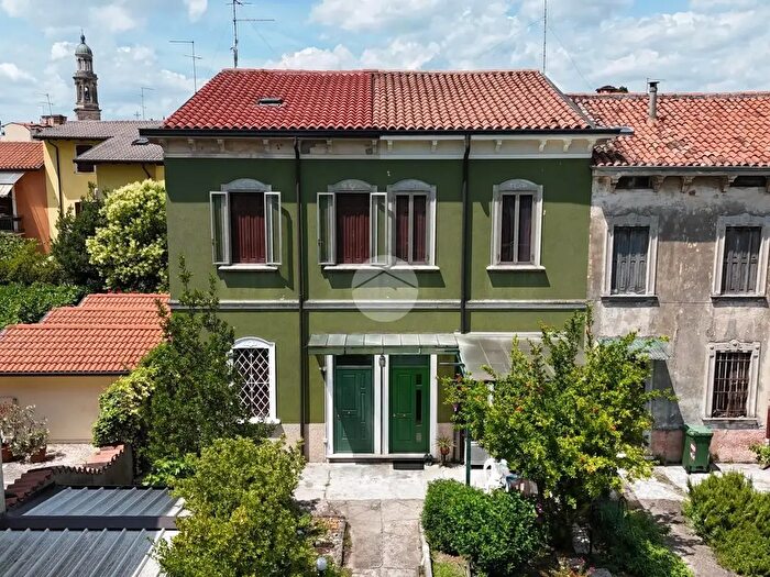 Casa con 5 locali in vendita in Via Palestro, Verona
