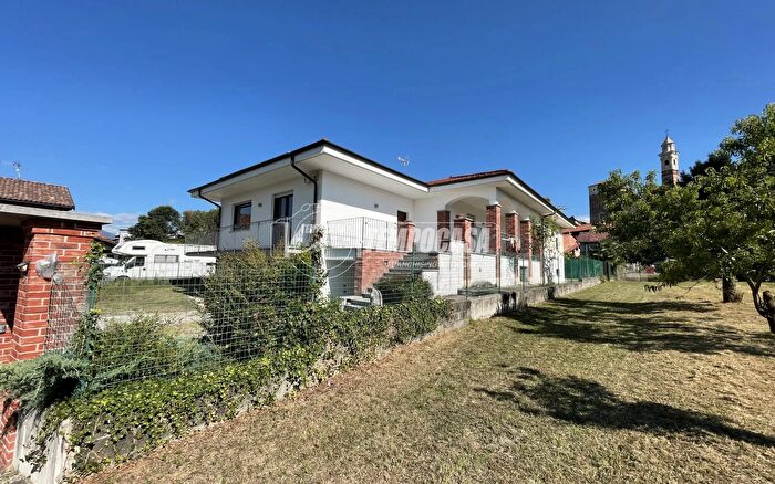 Casa con 7 locali in vendita in Via Discesa Viale, Bairo