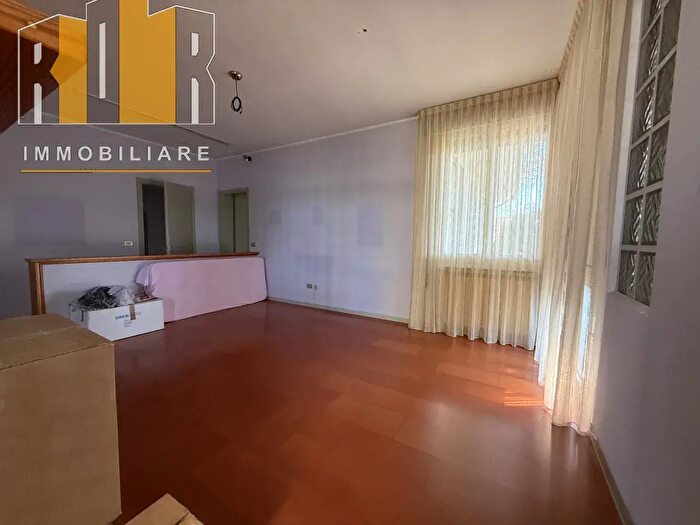 Appartamento quadrilocale in vendita in Via Vanezza, Correzzola