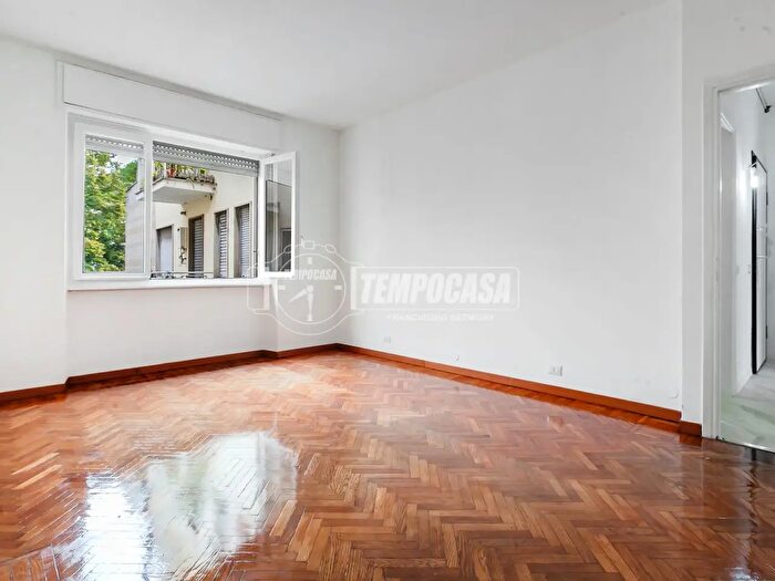 Appartamento trilocale in vendita in Viale Marche, Milano