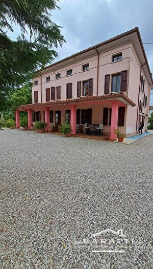 Casa con 8 locali in vendita in Poggio Rusco