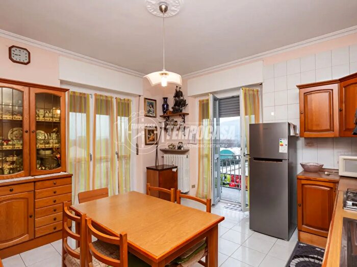 Appartamento trilocale in vendita in Strada di Settimo, Torino