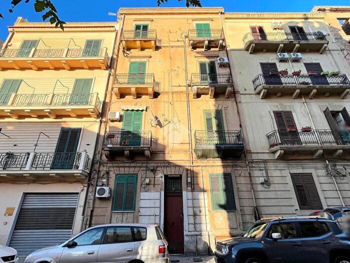 Appartamento trilocale in vendita in Via Pindemonte, Palermo