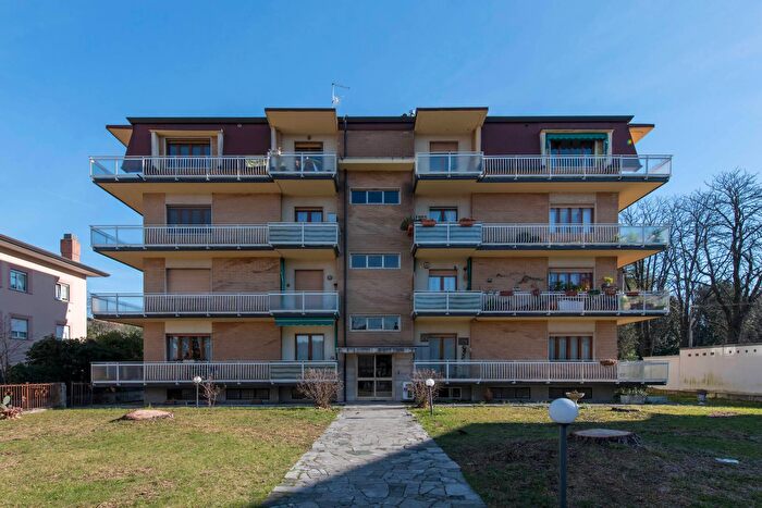 Appartamento con 6 locali in vendita in Gorizia Viale XX Settembre, Gorizia