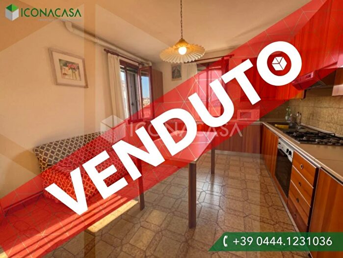 Appartamento quadrilocale in vendita in Via dei Cairoli, Vicenza