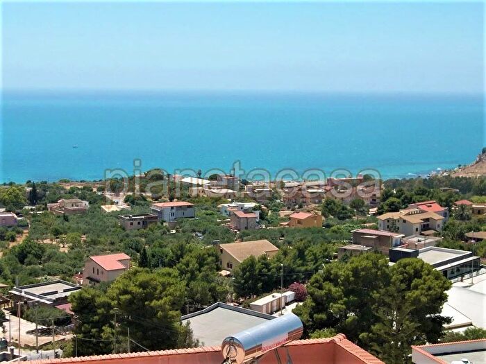 Appartamento quadrilocale in vendita in Via delle Campanule Sciacca, Sciacca