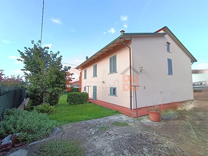 Casa con 10 locali in vendita in Frassineto, Arezzo
