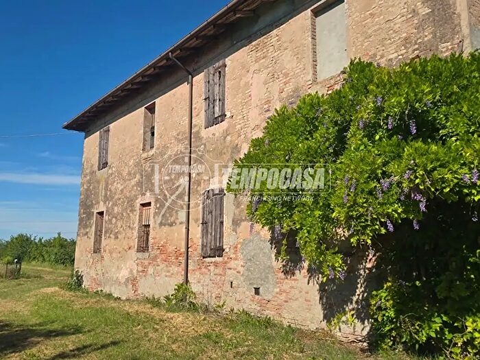 Casa con 5 locali in vendita in Sala Bolognese