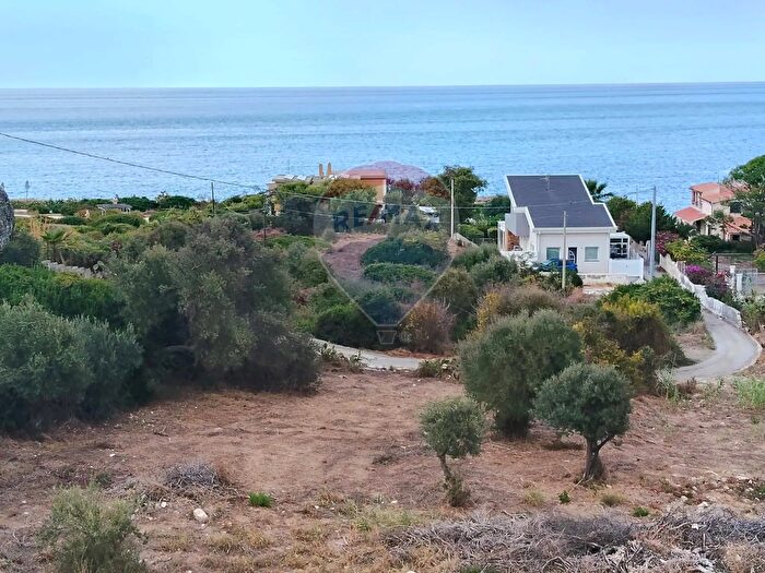 Casa con 7 locali in vendita in Via dei Garofani Snc, Augusta